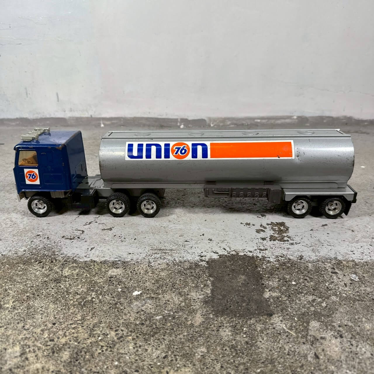 #2352【1980-90年代】ビンテージ UNION 76 タンクローリー トラック ミニカー アメリカ