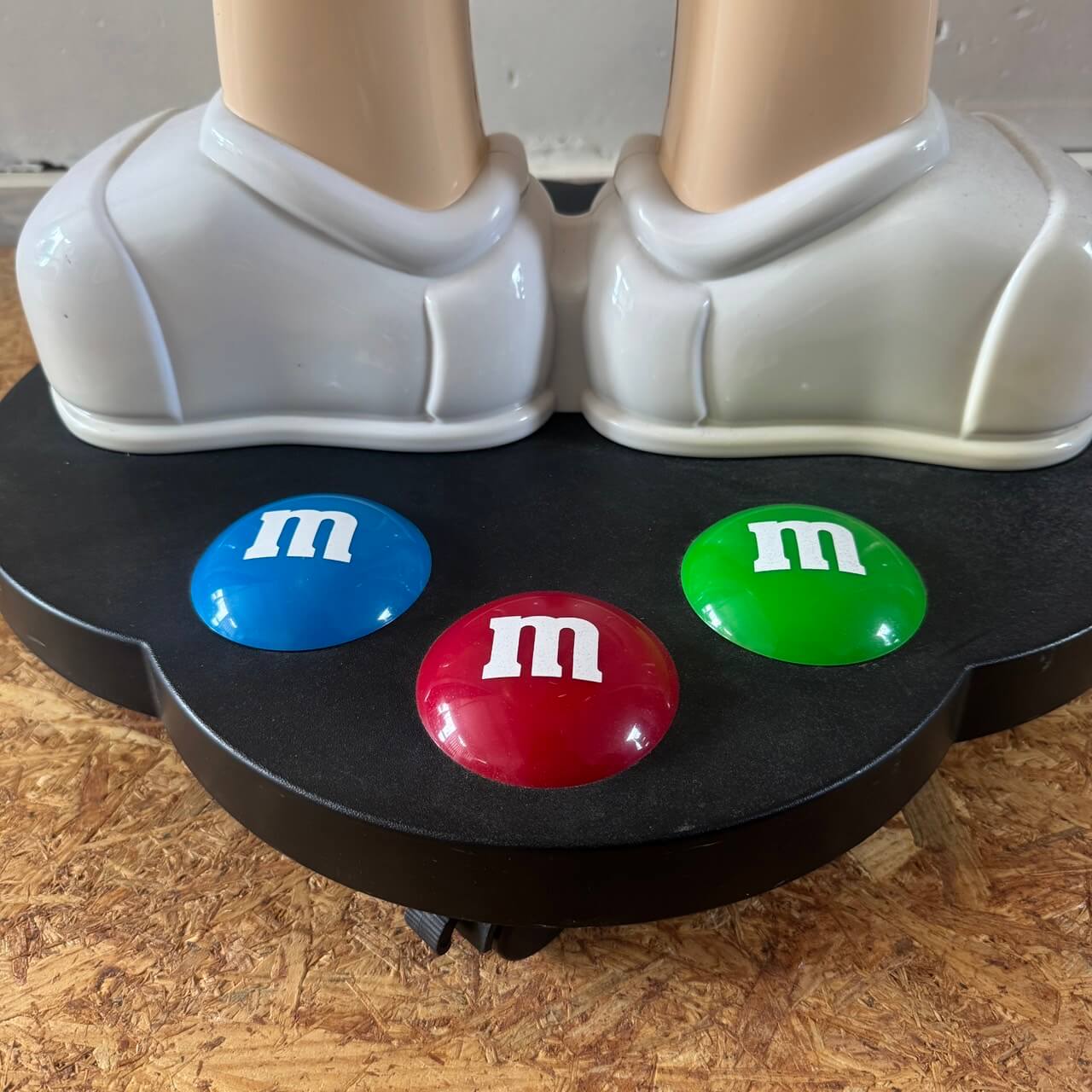 #2425【2000年代】M&M's イエロー キャラクター 大型 ディスプレイスタンド /  フィギュア キャスター付き