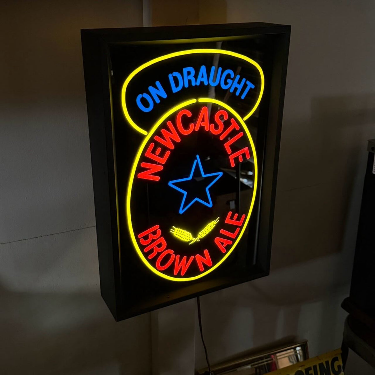 【1990年代】ビンテージ ライト 看板 アメリカン雑貨 店舗什器 NEWCASTLE ニューカッスル #2872