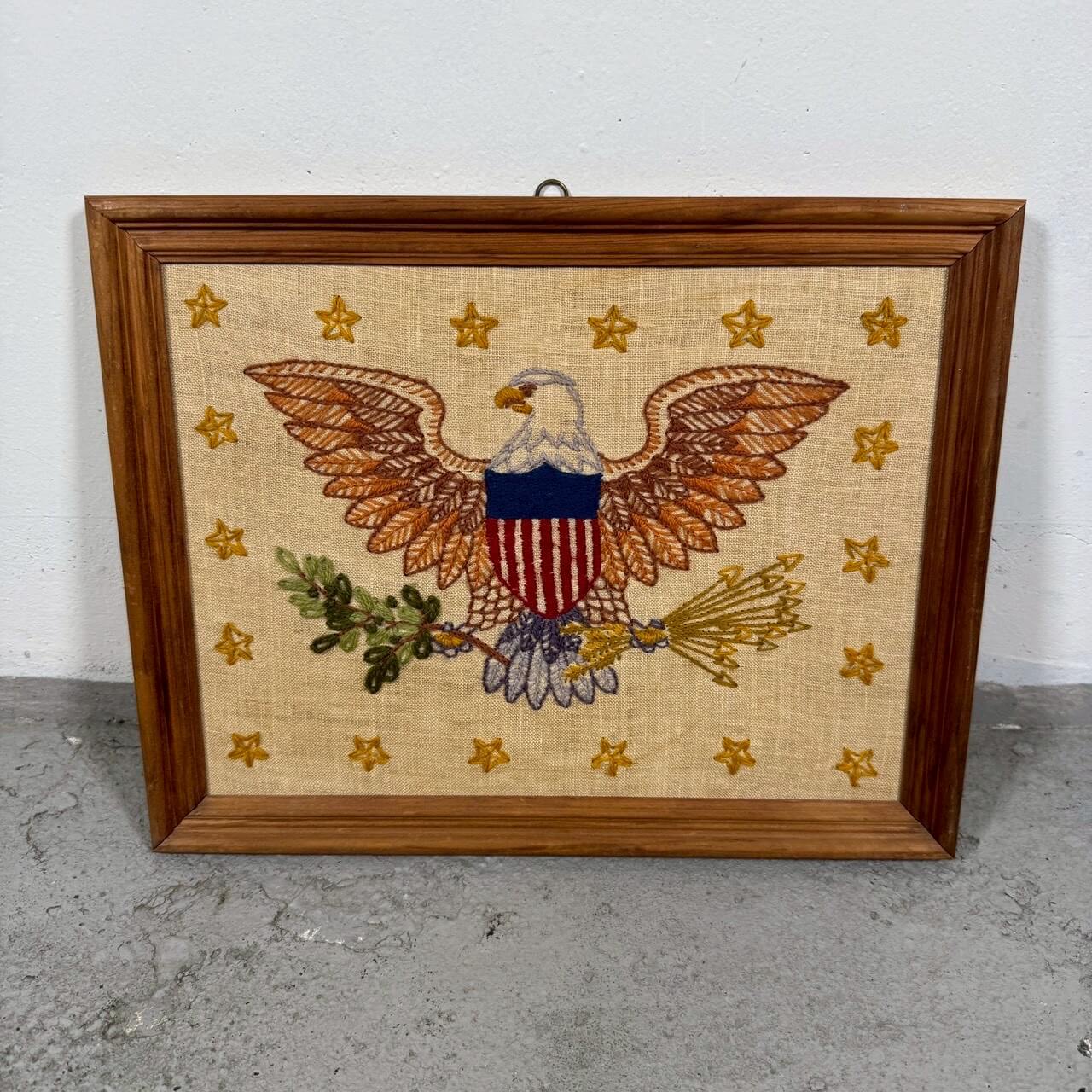 #2504【1980年代頃】ビンテージ ハンドメイド イーグル刺繍 ウォールデコ アメリカンフラッグ 壁掛け