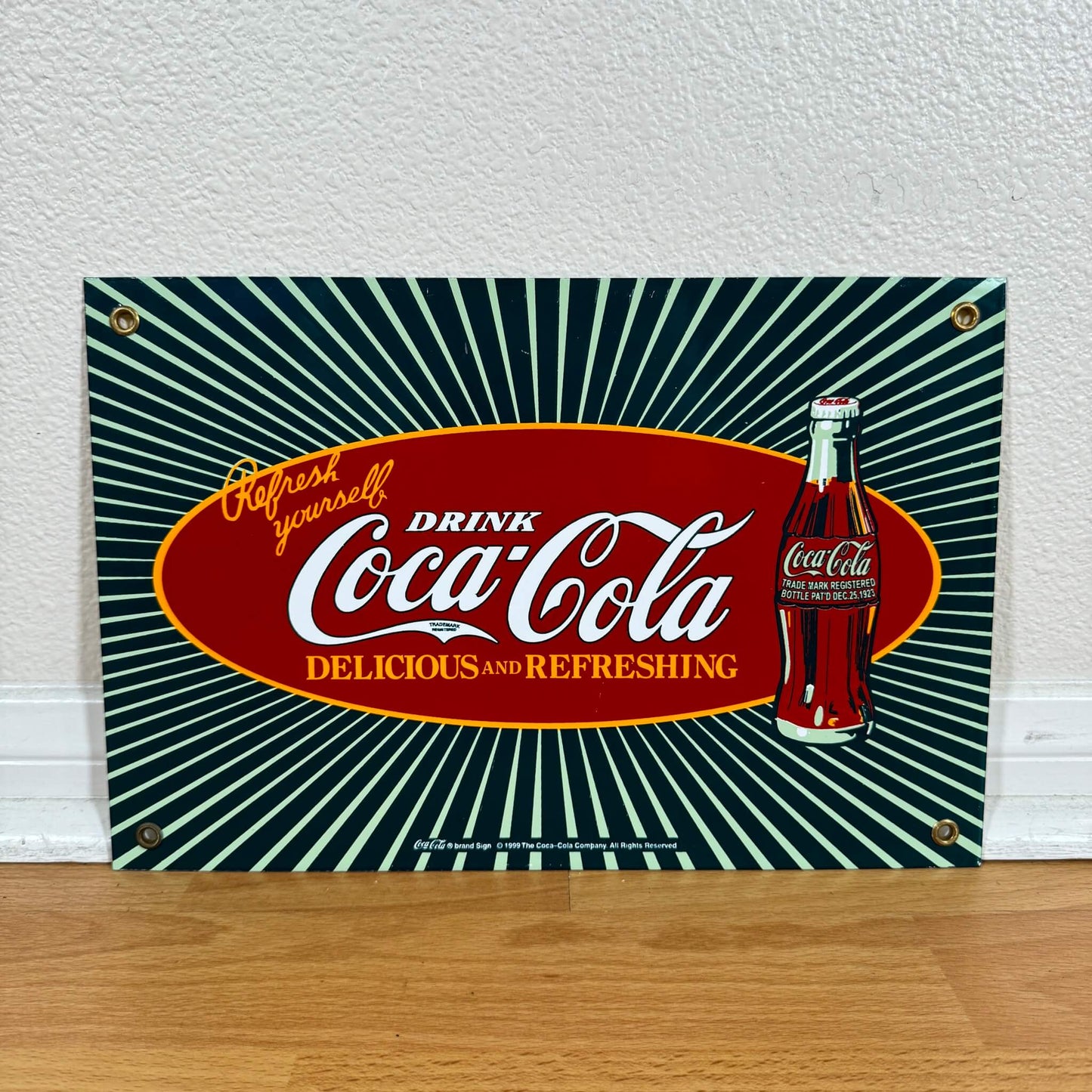 #1412 【1999年製】 ビンテージ Coca-Cola（コカコーラ） ホーロー製看板 / ウォールデコ アメリカ