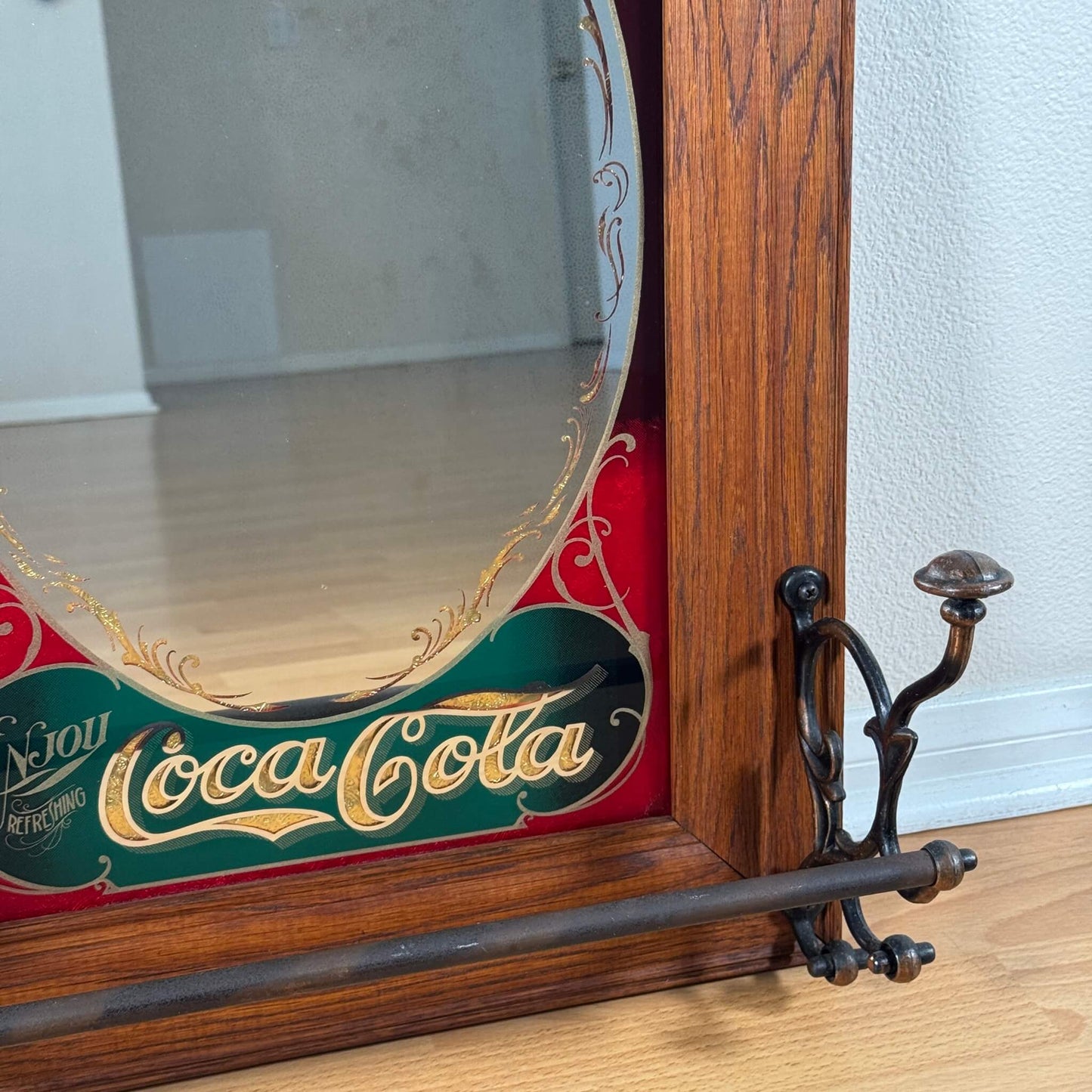 #2105【1980年代】ビンテージ Coca-Cola（コカ・コーラ） ミラー / ウォールデコ アイアンラック付き アメリカ