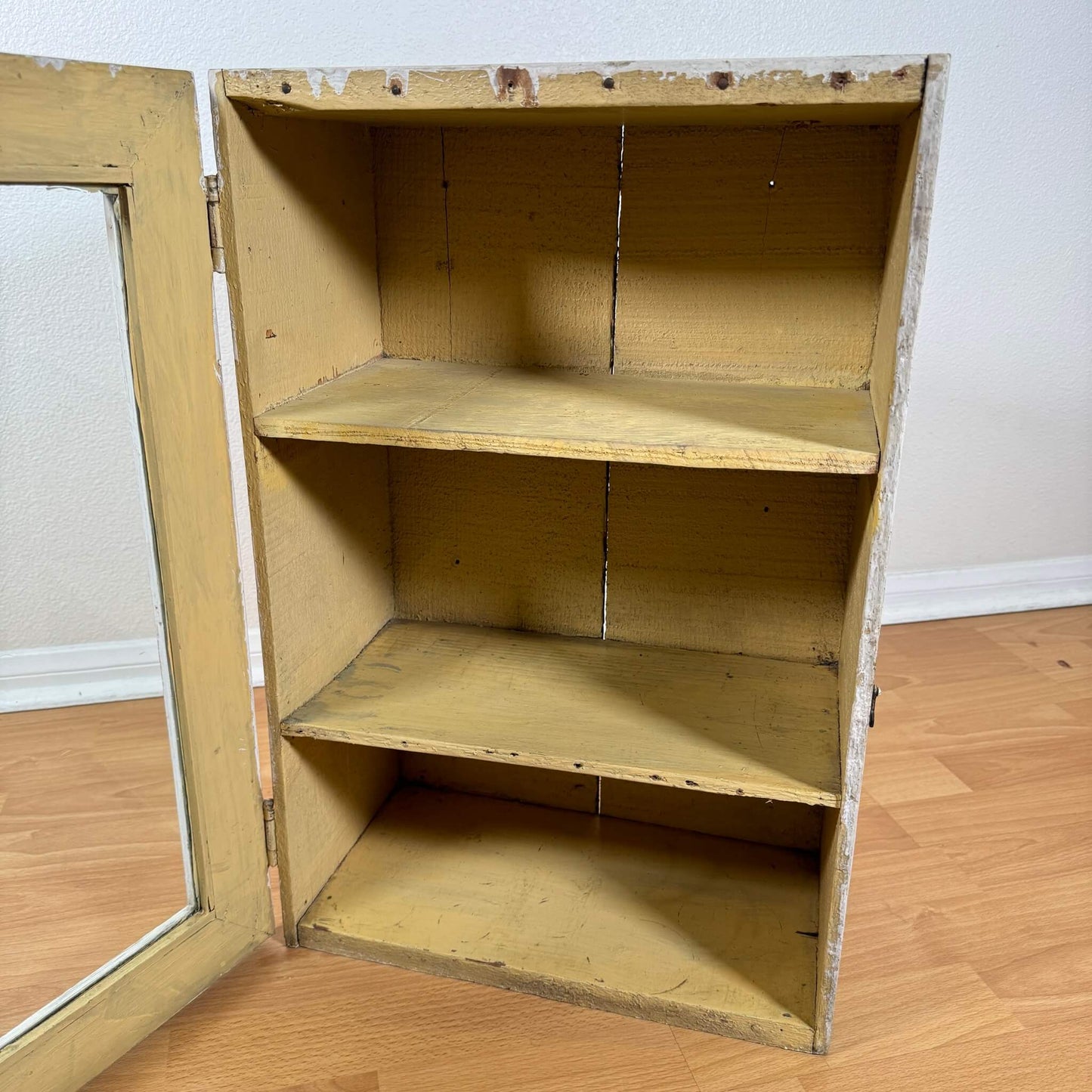 #1319【1970-80年代】ビンテージ 木製キャビネット / ガラス扉 ディスプレイ棚 アメリカ